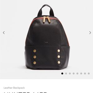 HUNTER MED BACKPACK
Black/Brushed Gold Red Zip
